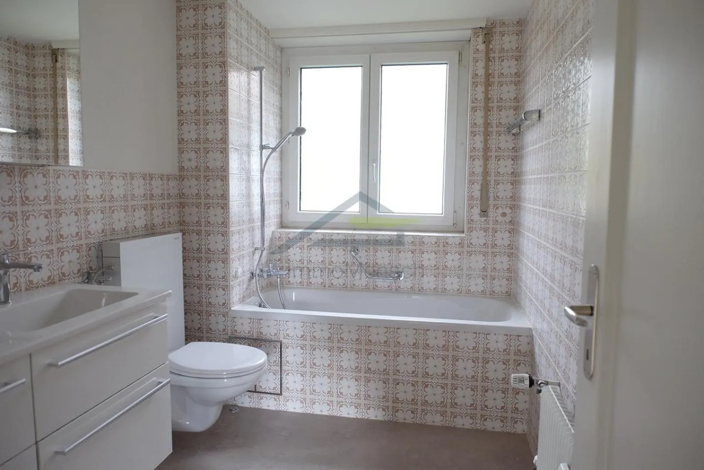 Spacious 3.5-room apartment with garage in Riehen - Photo 6 of 8