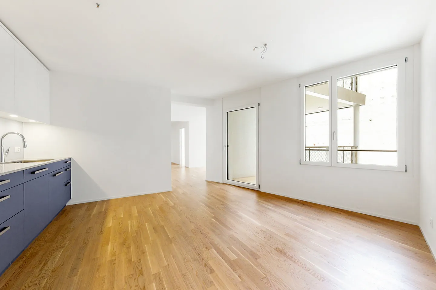 Top modern and right in the center? - Photo 3 of 12
