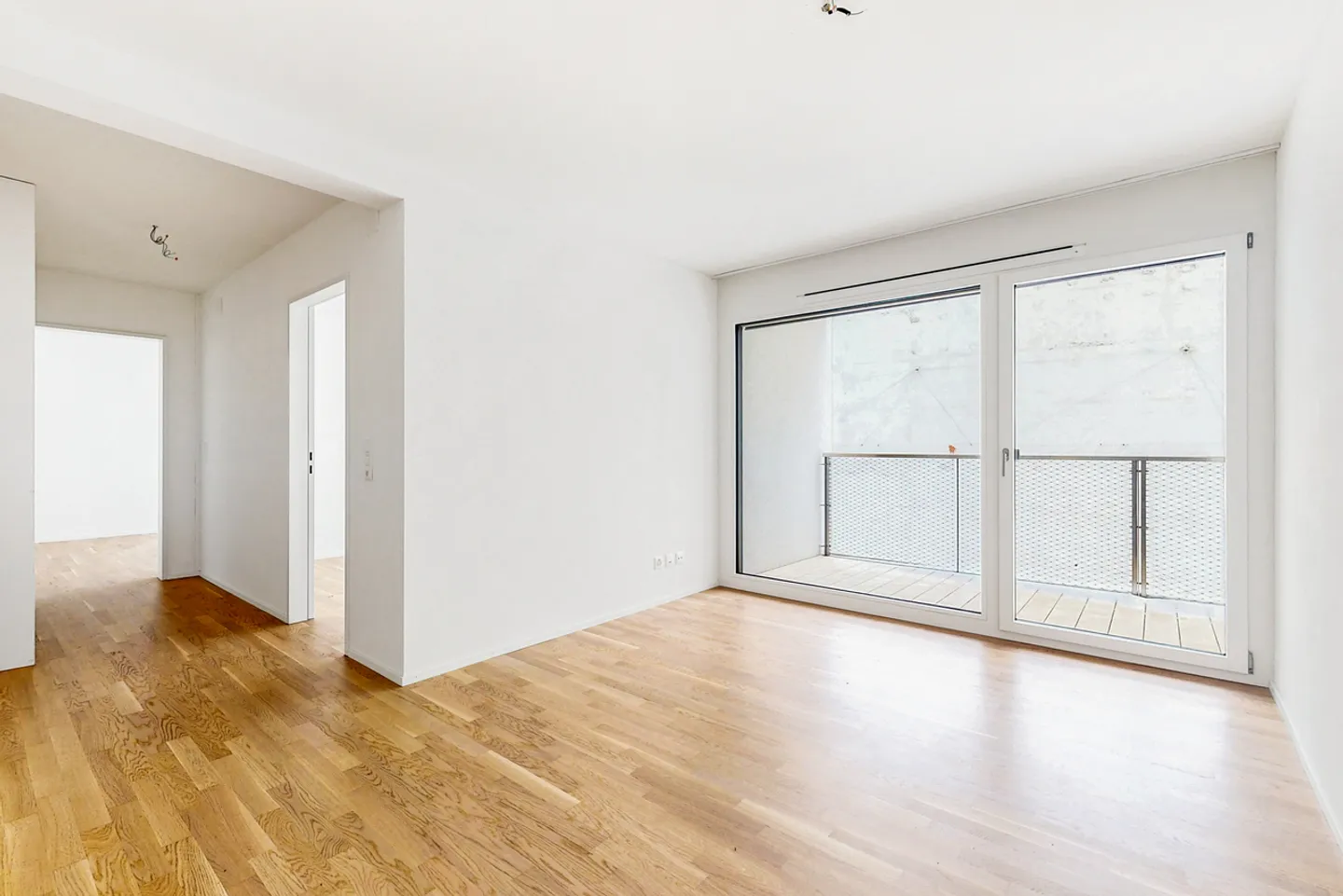 Top modern and right in the center? - Photo 4 of 12