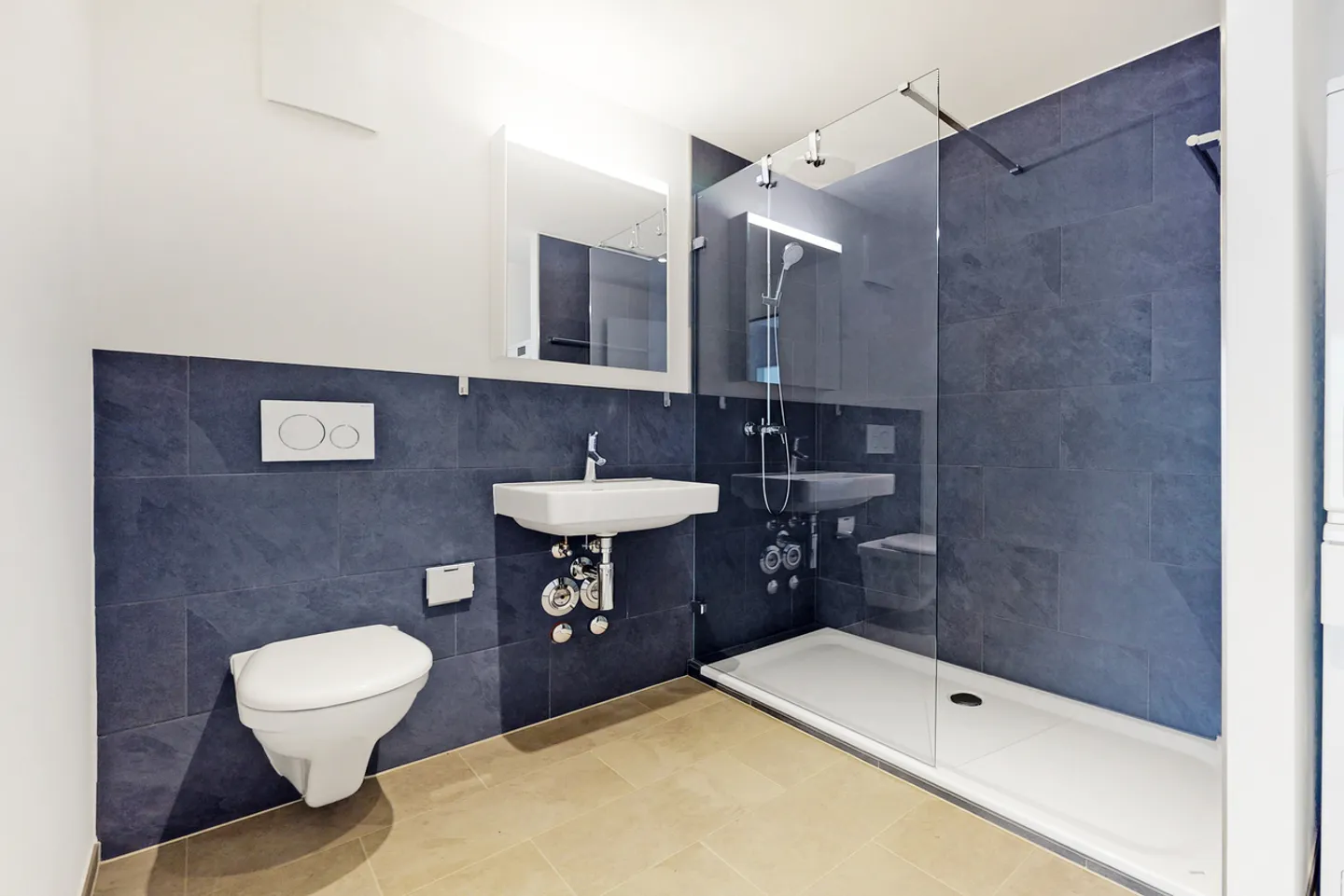 Top modern and right in the center? - Photo 6 of 12
