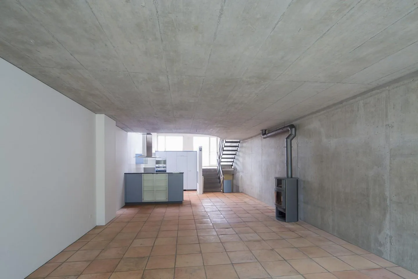 Superbe sensation d'espace avec des pièces hautes et ouvertes - Photo 8 sur 11