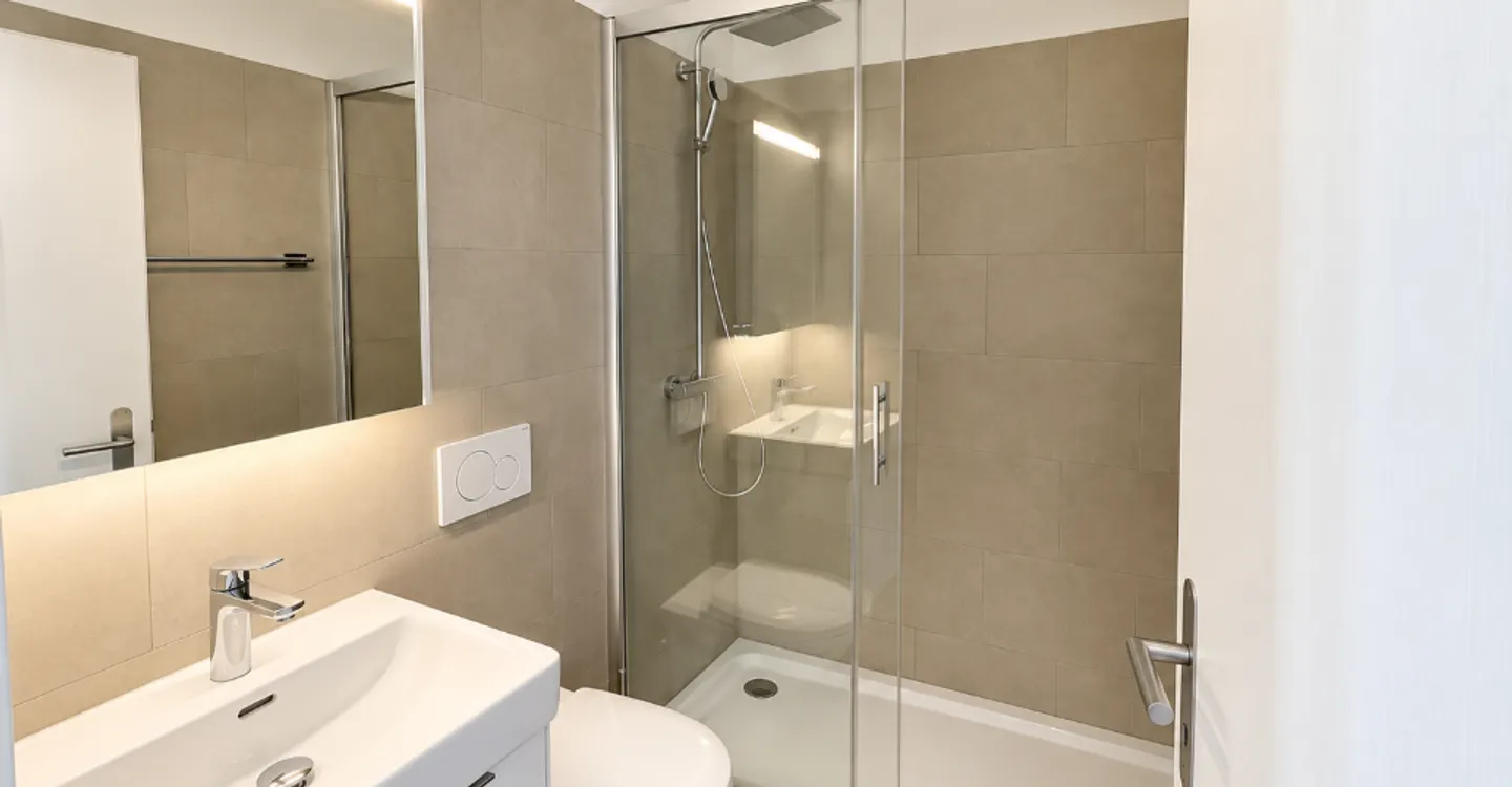 Appartement de caractère de 2.5 pièces dans un immeuble historique rénové - Foto 6 di 8