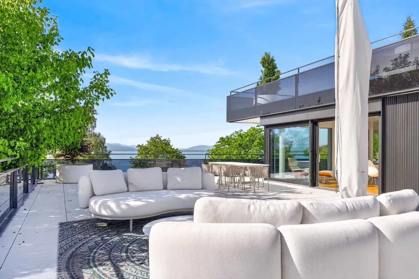 Modernes Apartment mit Seeblick - Foto 1 von 11