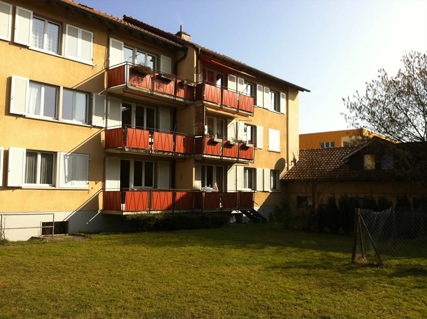 Spacious 6.5-room apartment with special charm and garden access - Photo 1 of 3