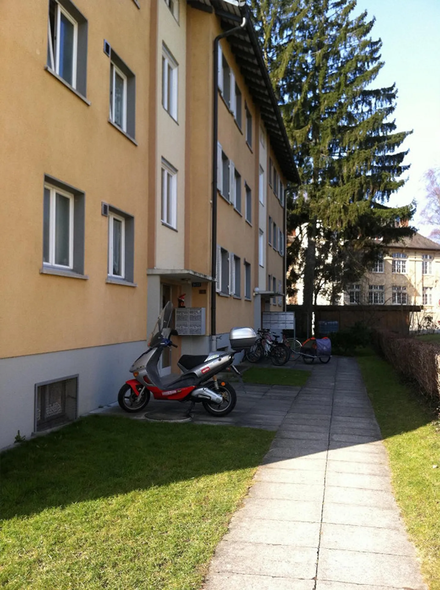 Spacious 6.5-room apartment with special charm and garden access - Photo 2 of 3