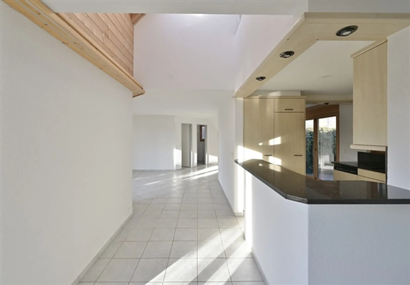 "AU-DESSUS DES TOITS DE LIESTAL - VIVRE COMME DANS UNE MAISON INDIVIDUELLE" - Photo 6 sur 16