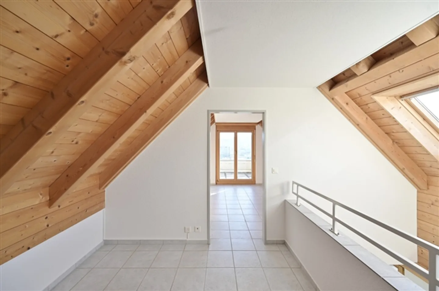 "AU-DESSUS DES TOITS DE LIESTAL - VIVRE COMME DANS UNE MAISON INDIVIDUELLE" - Photo 13 sur 16