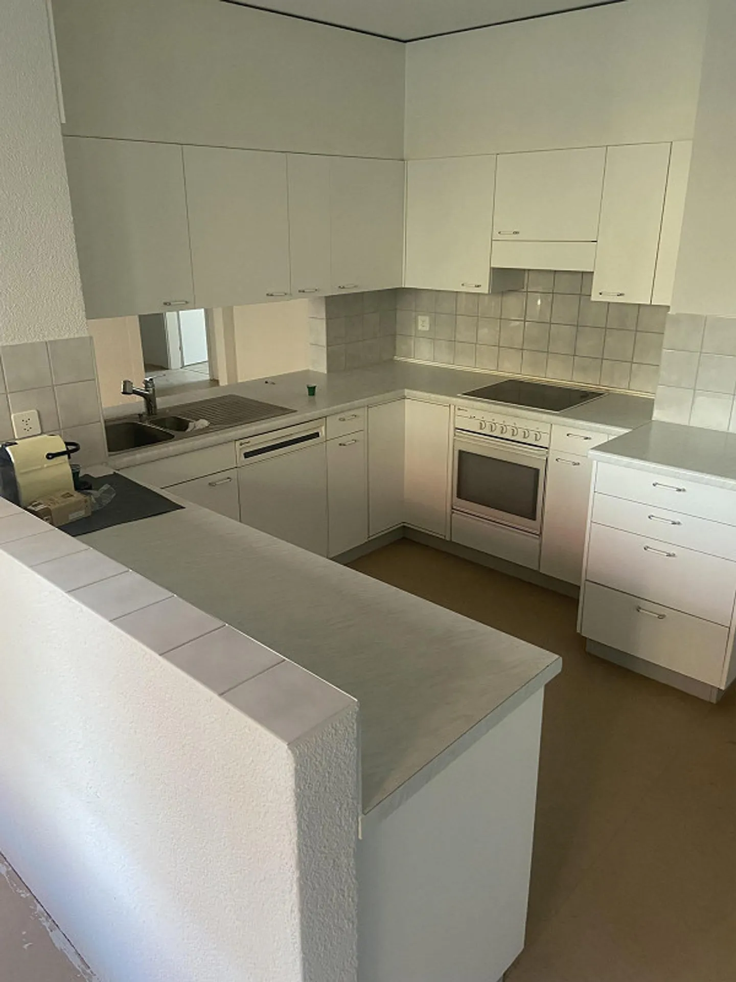 Grosszügige 5 1/2-Zimmer-Wohnung 142m2, mit grosser Terrasse - Foto 2 von 16