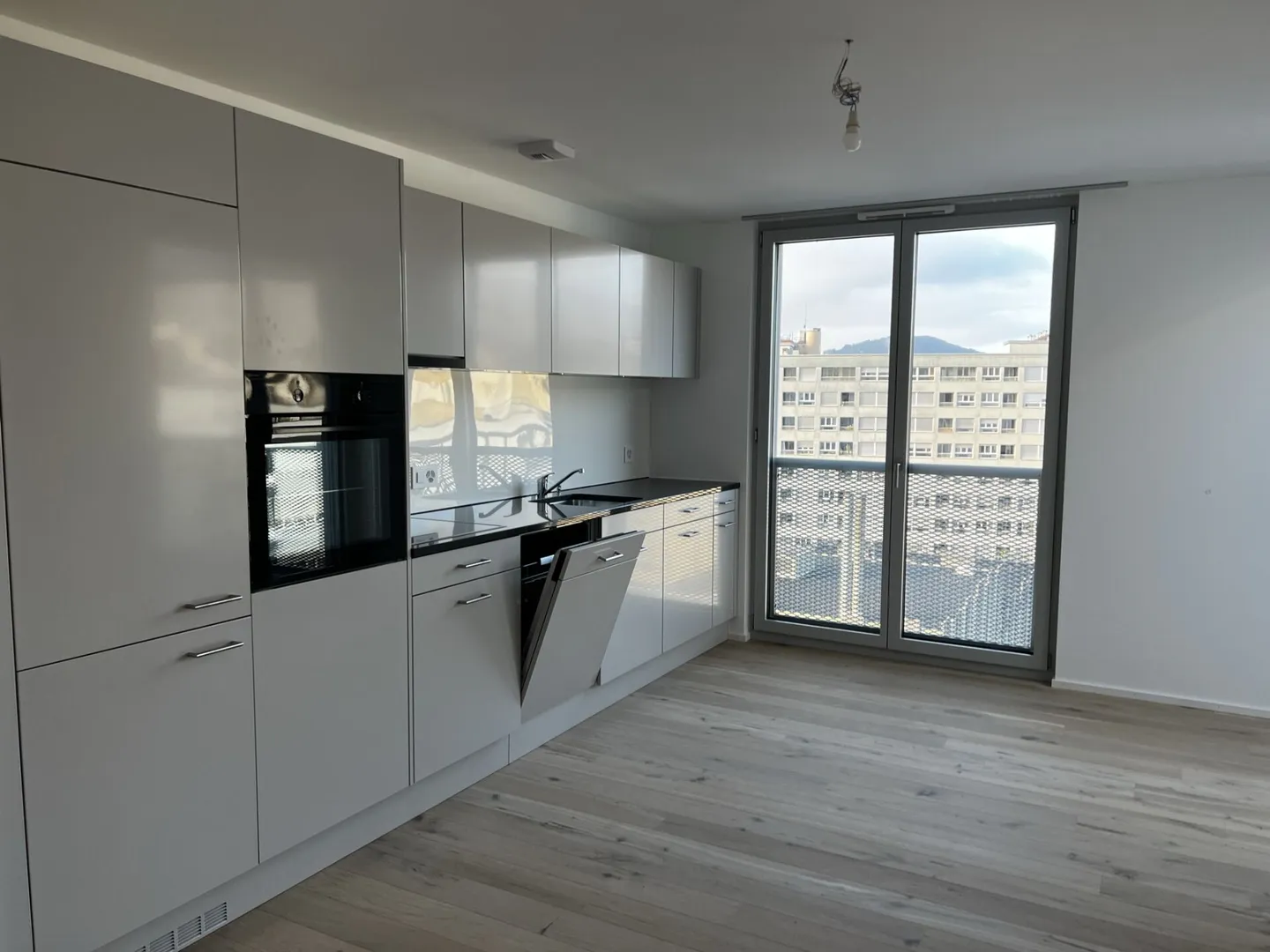 Penthouse (Nr. 19) mit 4,5 Zimmern zur Miete in einem neuen Gebäude mit Aufzug - Foto 3 von 15