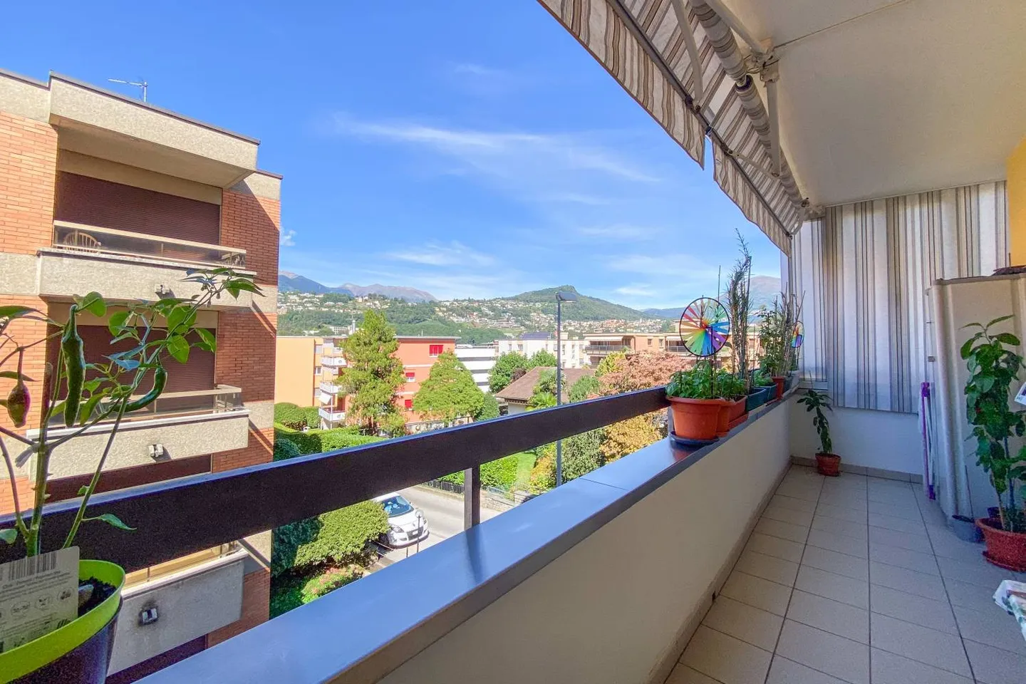 Appartamento ristrutturato di 4,5 locali in zona residenziale - Foto 2 di 18