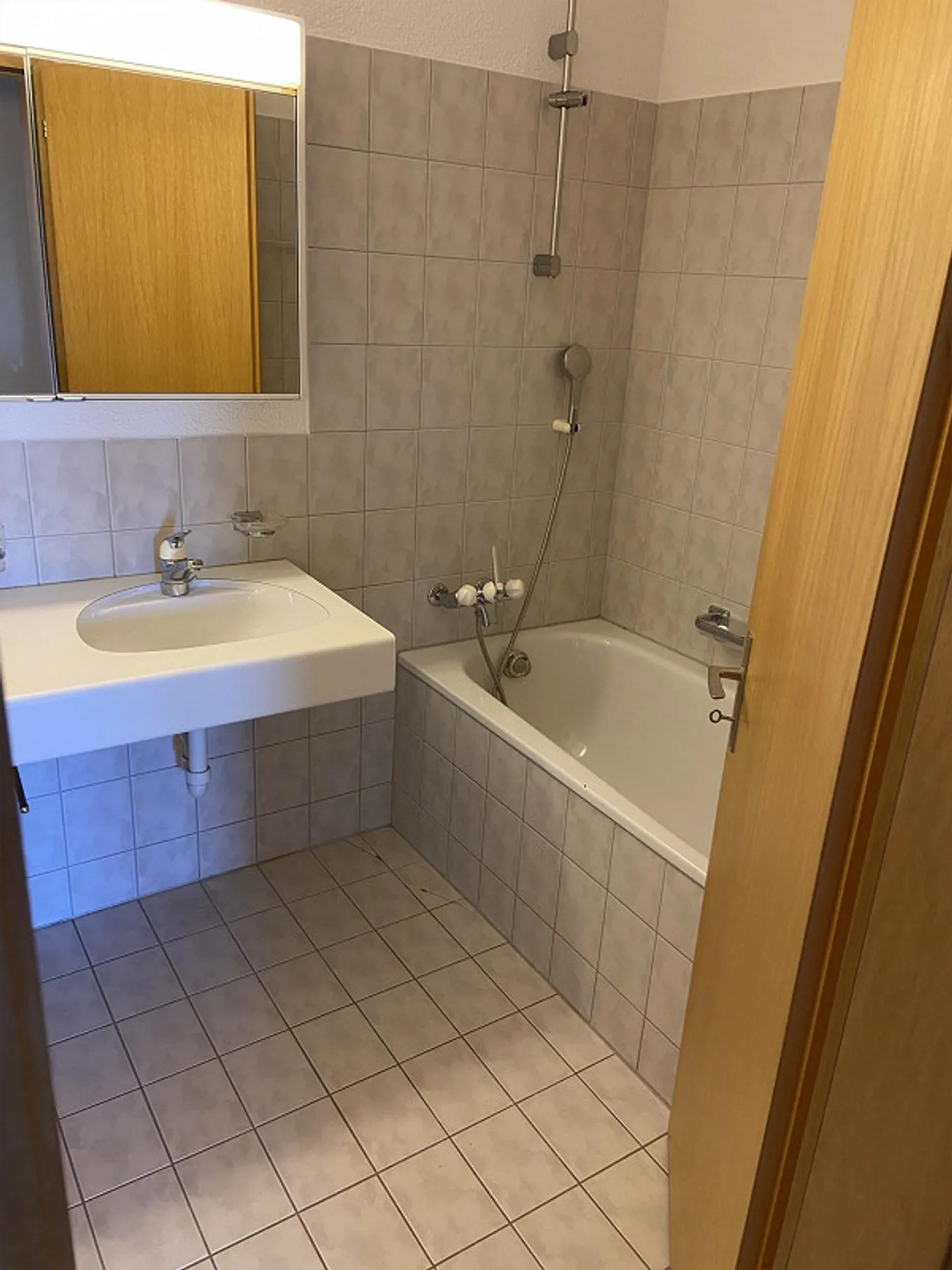 Grosszügige 5 1/2-Zimmer-Wohnung 142m2, mit grosser Terrasse - Foto 14 von 16