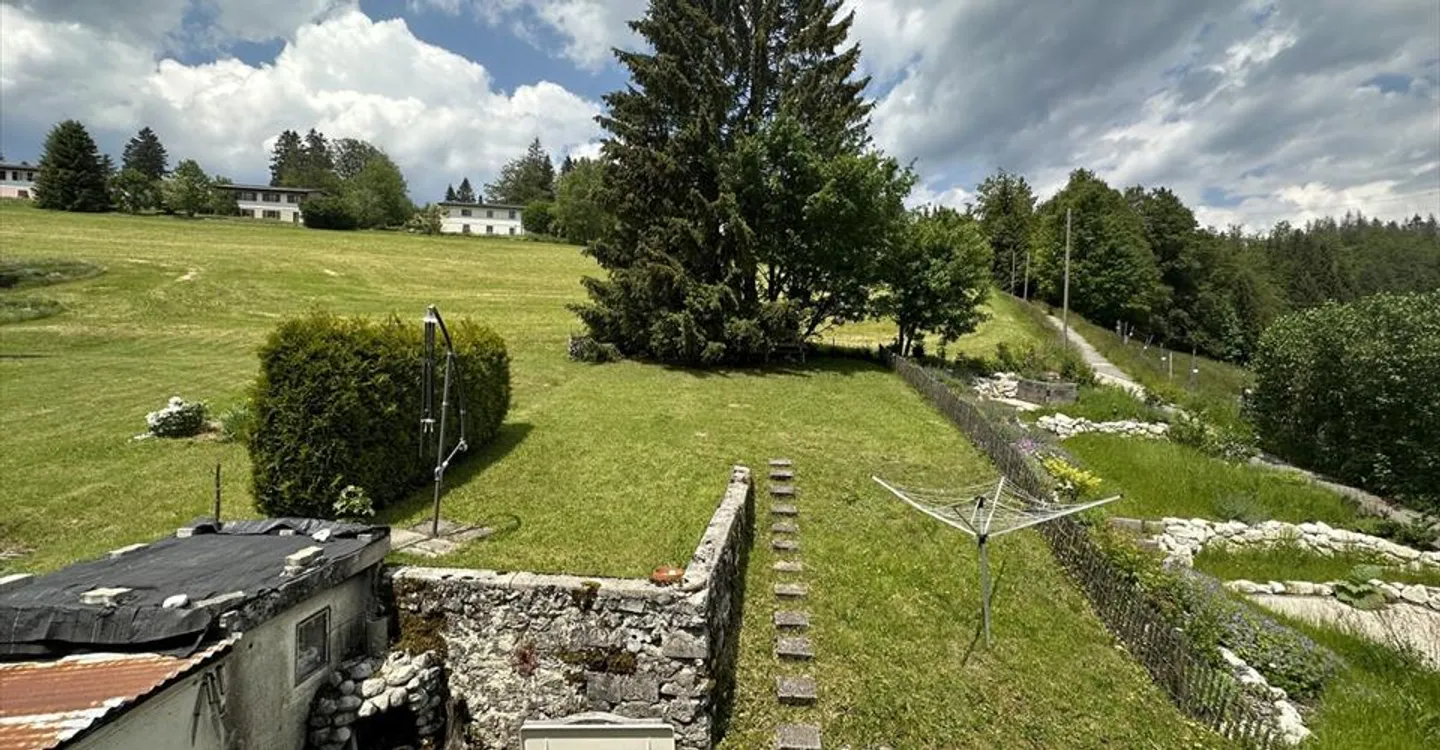 Terraced building with 3 apartments - Photo 1 of 12