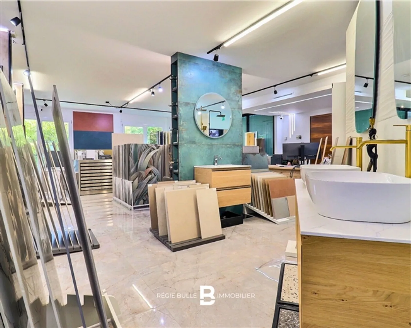 Spazio commerciale moderno di circa 100 m² - posizione privilegiata - Foto 1 di 7