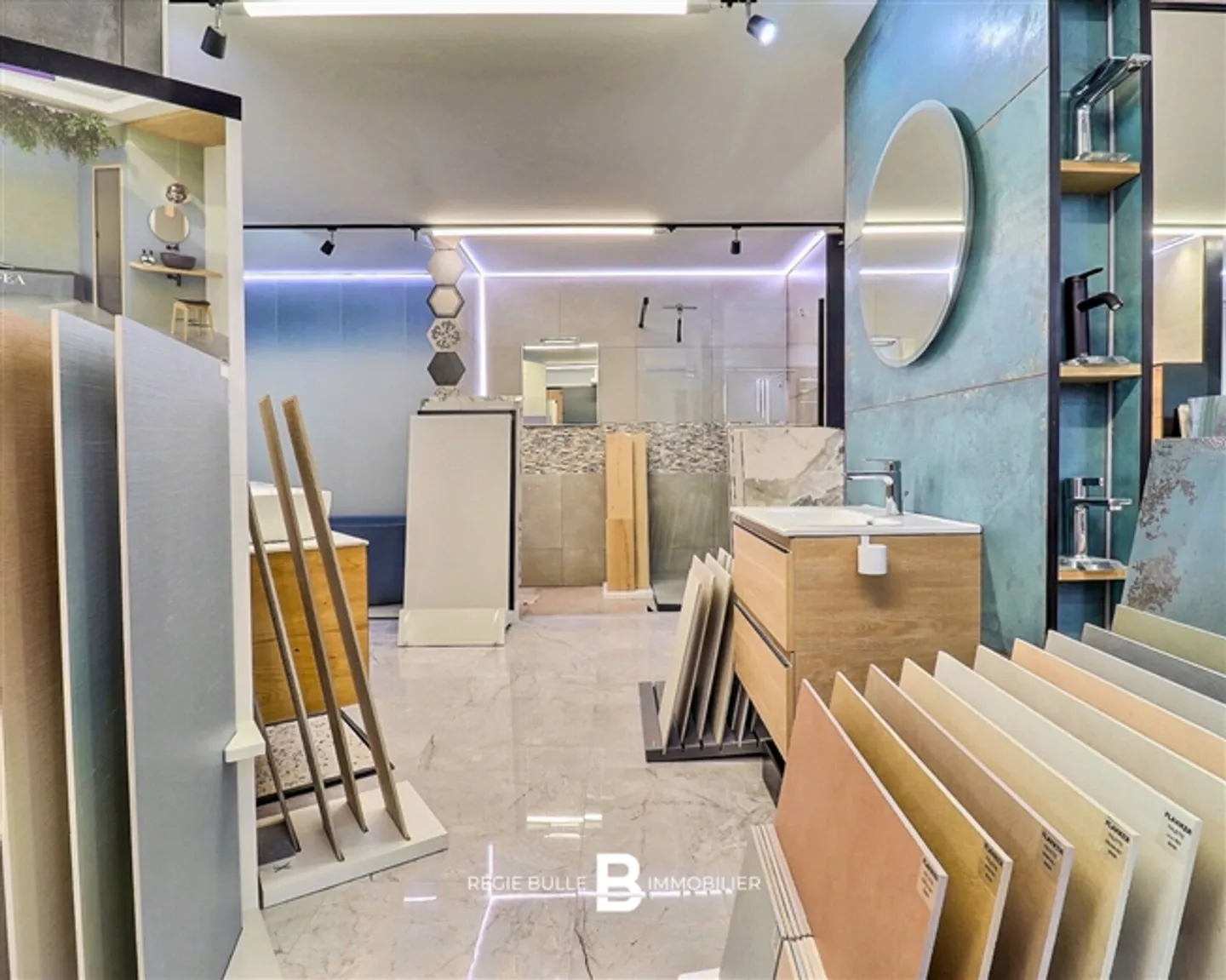 Spazio commerciale moderno di circa 100 m² - posizione privilegiata - Foto 4 di 7