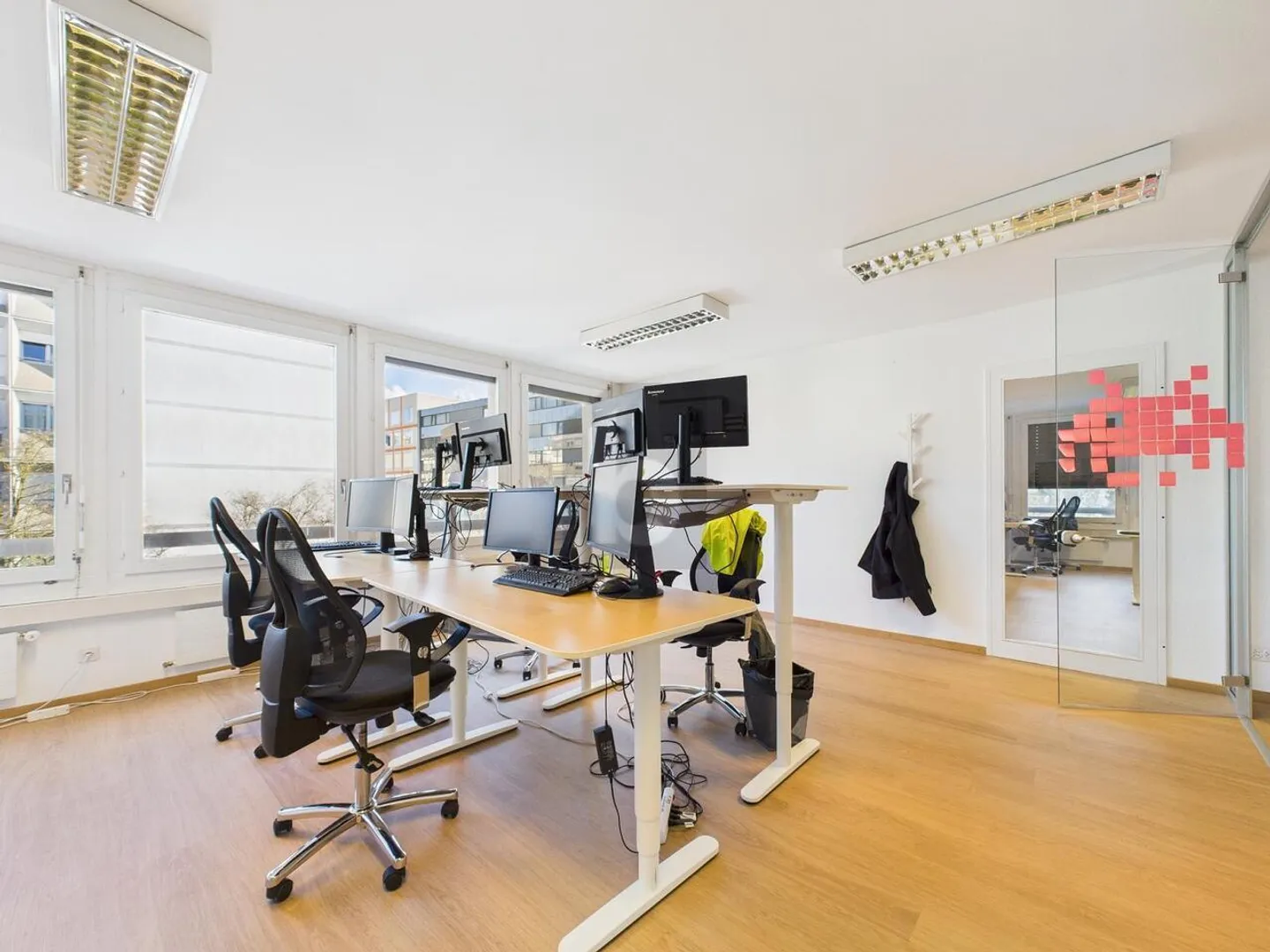 DYNAMIQUE, MODERNE & BIEN SITUÉE - Photo 3 sur 6