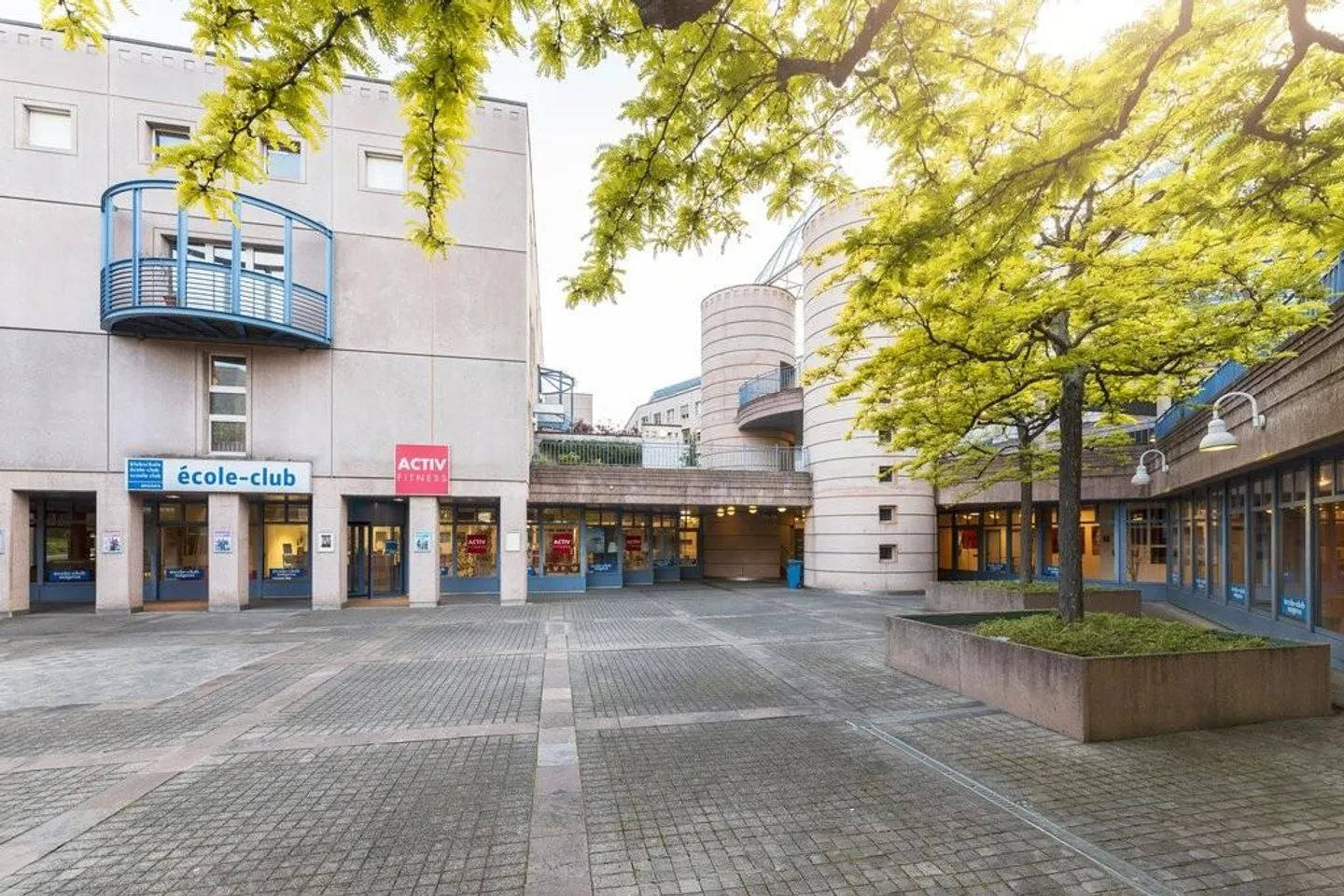 SUPERBE LOCAL COMMERCIAL A DEUX PAS DE LA GARE ! - Photo 2 sur 4