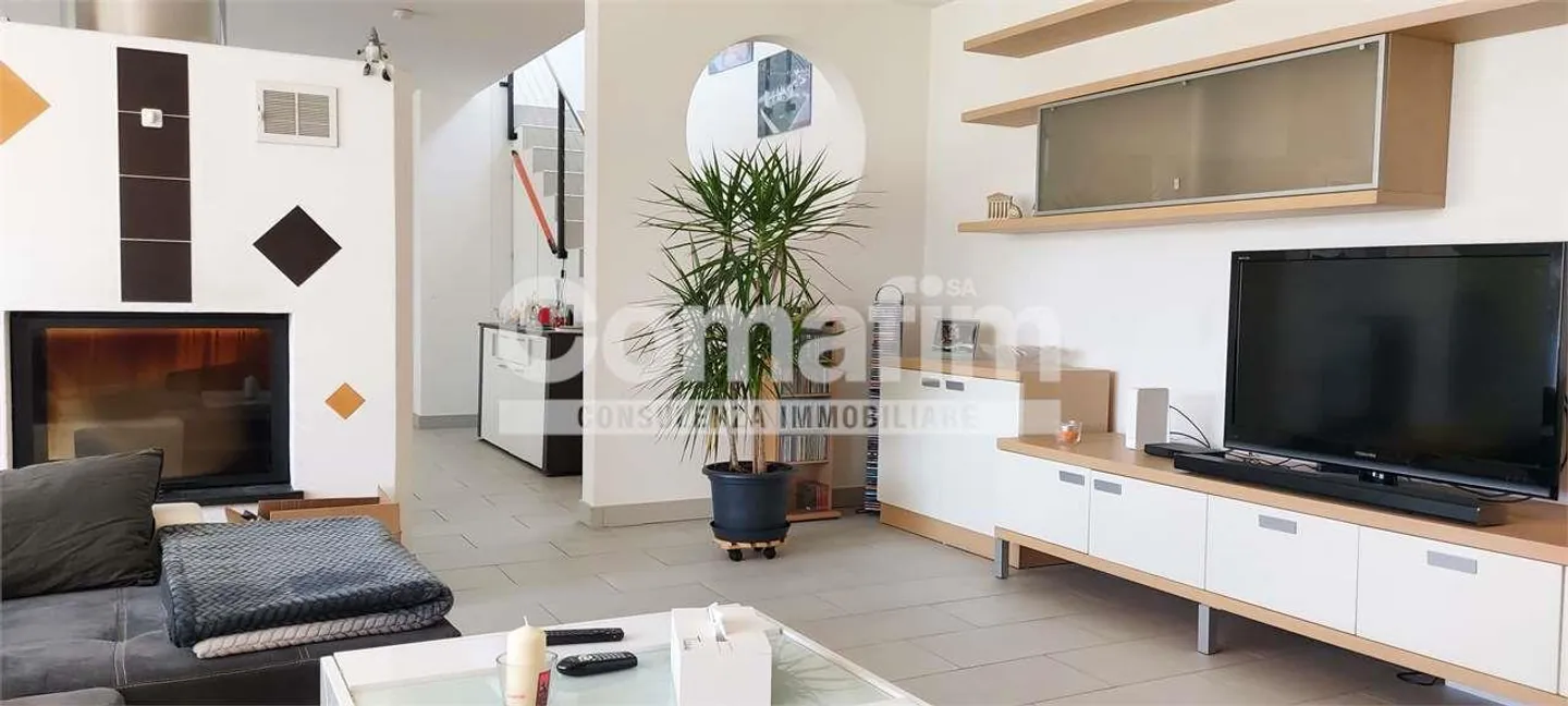 Semi-detached house with beautiful garden - Photo 6 of 11