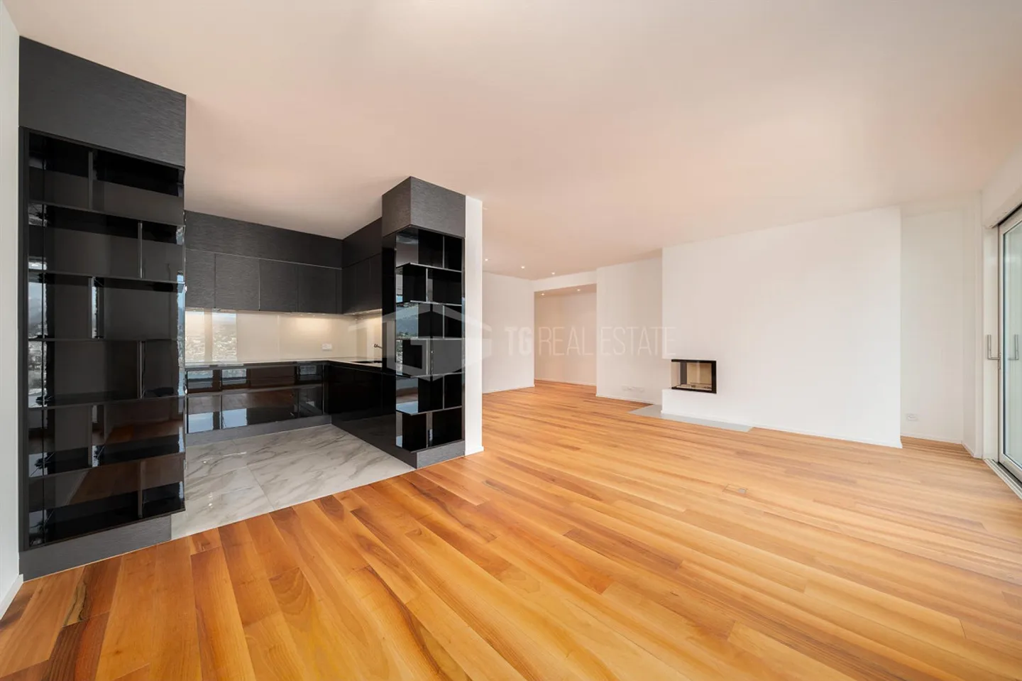 PRESTIGIOUS 4.5-ROOM APARTMENT WITH MAGNIFICENT LAKE VIEW - Photo 5 of 13