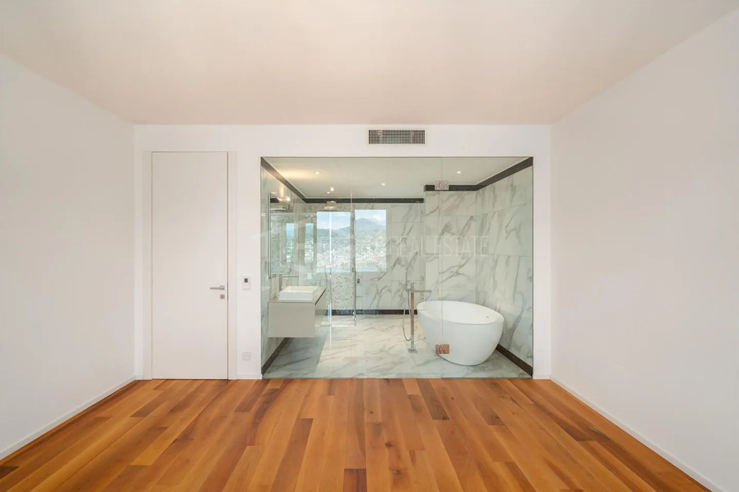 PRESTIGIOUS 4.5-ROOM APARTMENT WITH MAGNIFICENT LAKE VIEW - Photo 9 of 13
