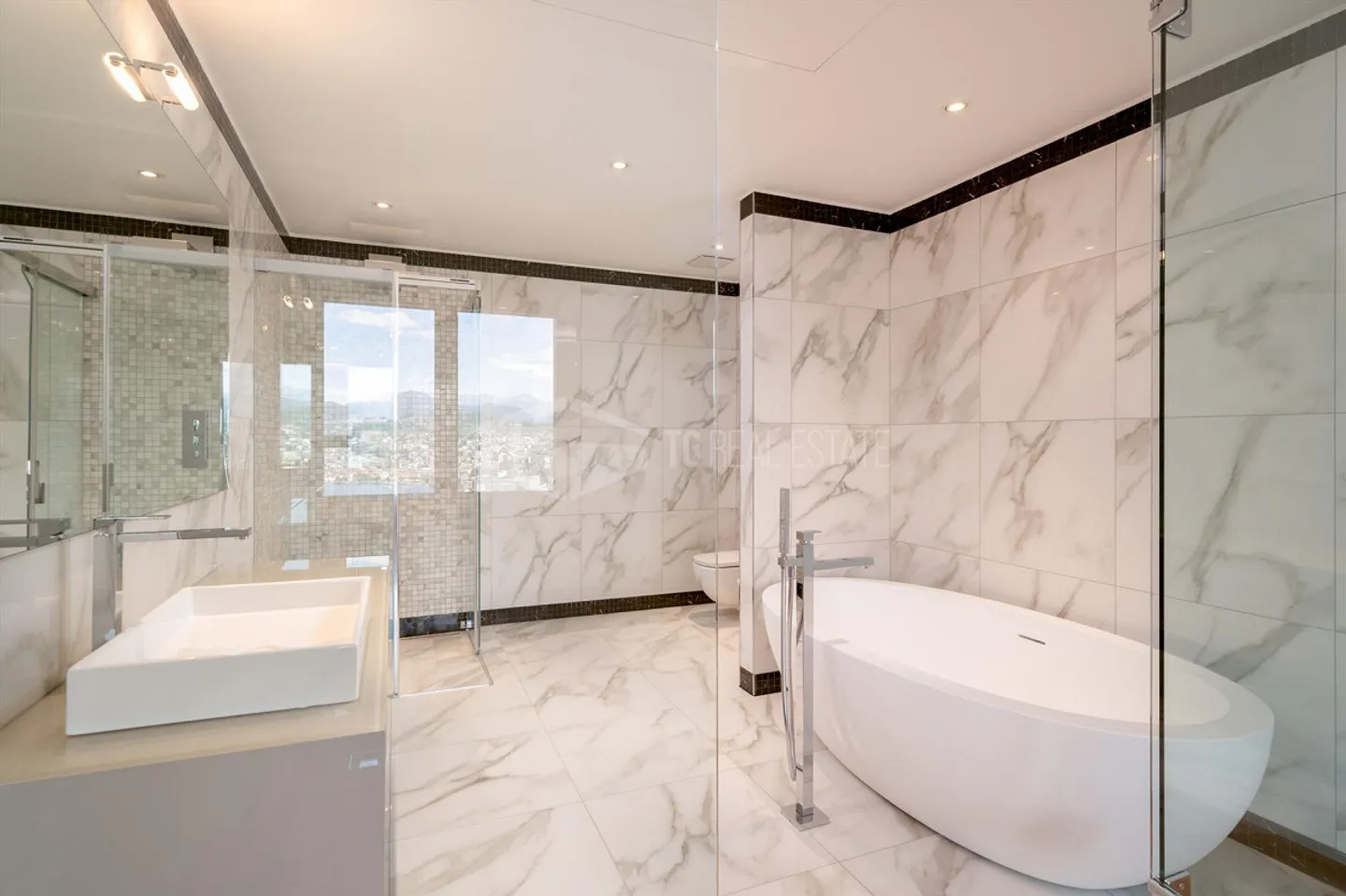 PRESTIGIOUS 4.5-ROOM APARTMENT WITH MAGNIFICENT LAKE VIEW - Photo 11 of 13