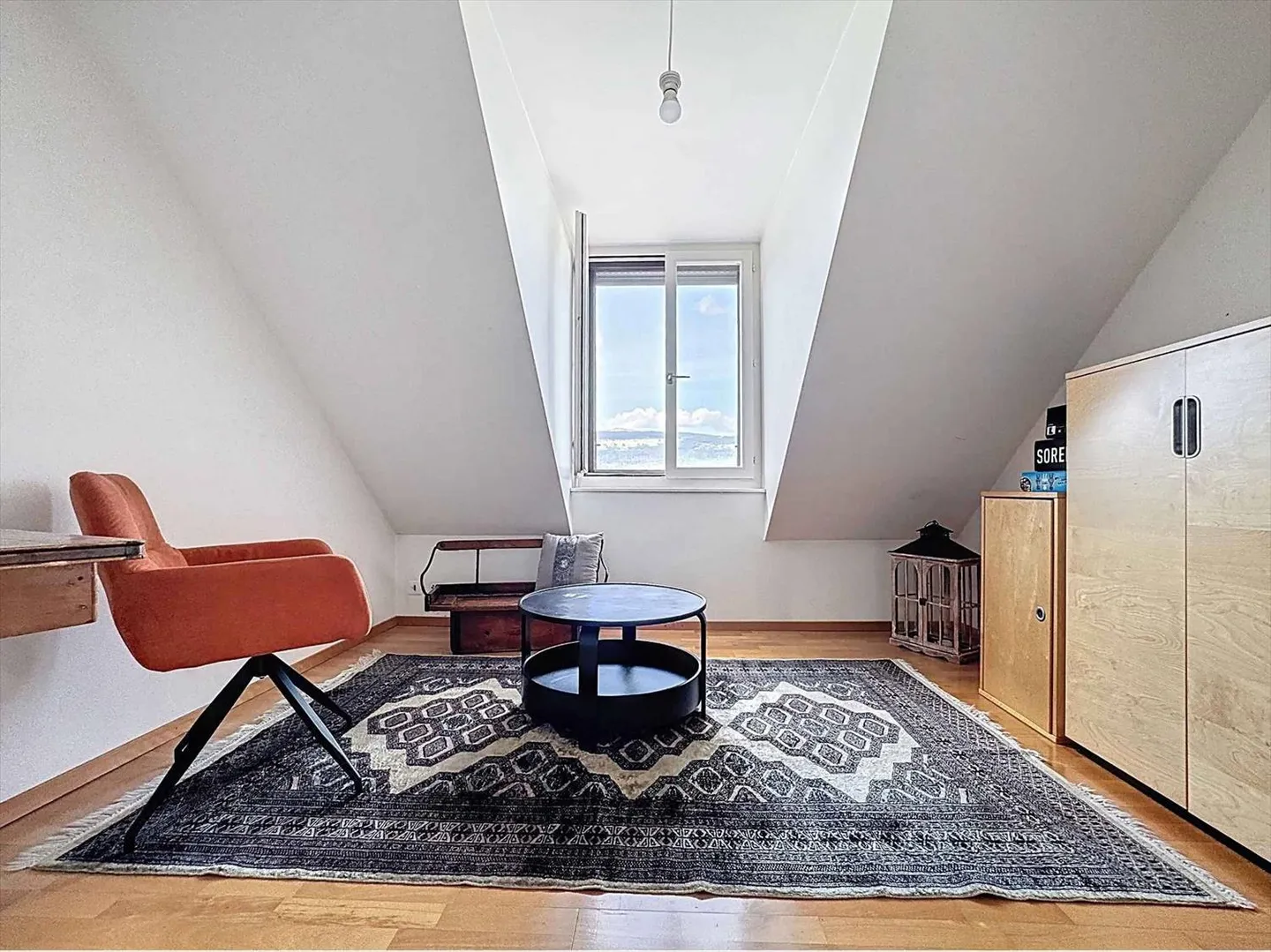 Attico di 150 m² distribuito in 5,5 stanze con belle altezze sotto soffitto - Foto 8 di 13