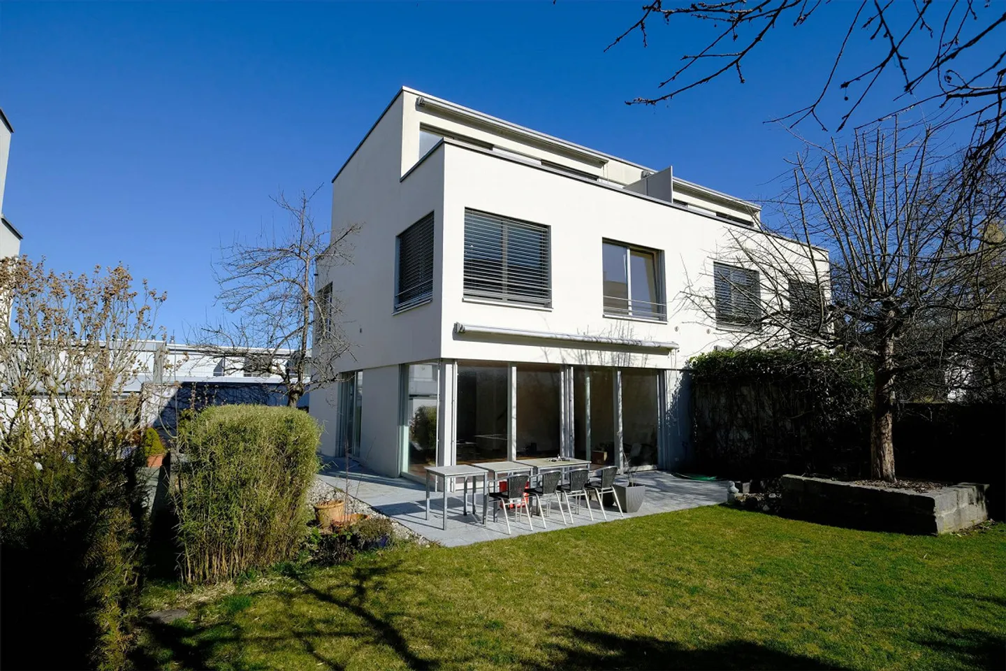 Modern 5.5-room semi-detached house with large garden in Gockhausen - Photo 1 of 27