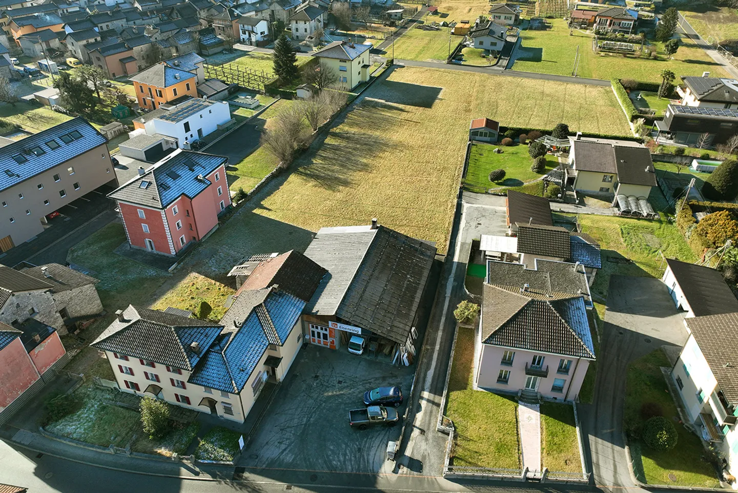 Terrain à bâtir avec un grand potentiel ! - Photo 3 sur 8