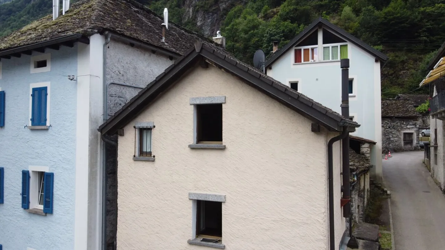 Authentic Ticino Rustico from 1800 - A True Gem in Moghegno - Photo 3 of 13