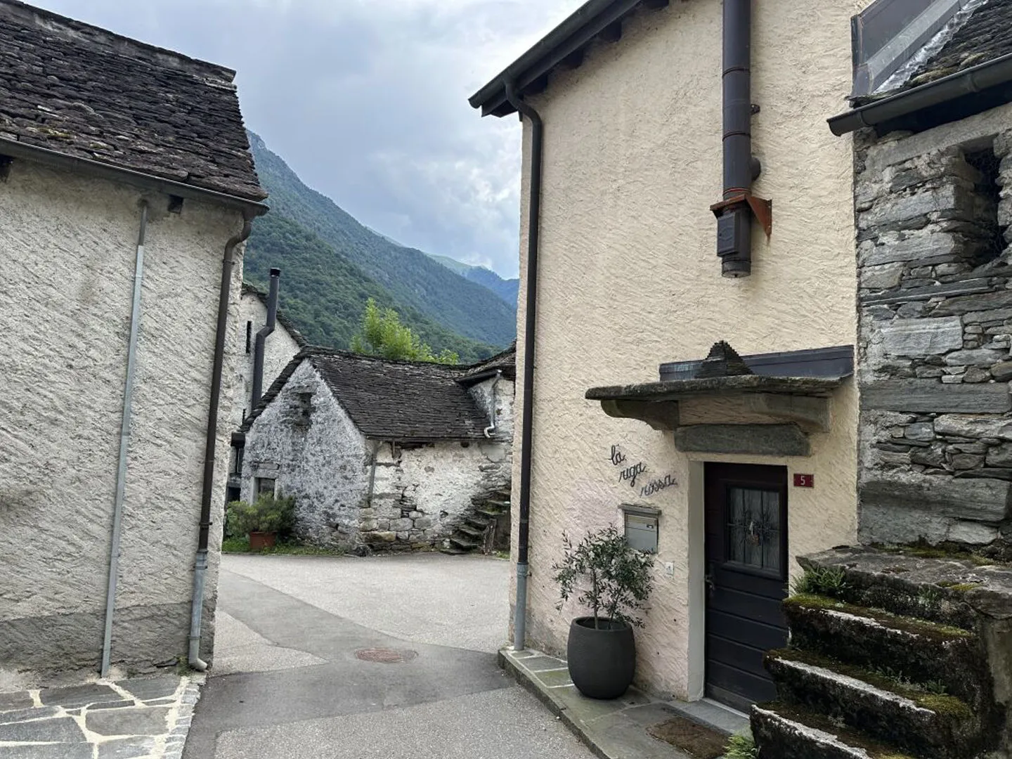 Authentic Ticino Rustico from 1800 - A True Gem in Moghegno - Photo 7 of 13