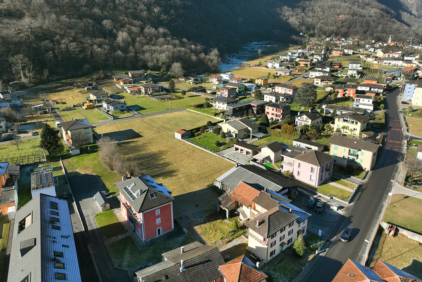 Terrain à bâtir avec un grand potentiel ! - Photo 1 sur 8