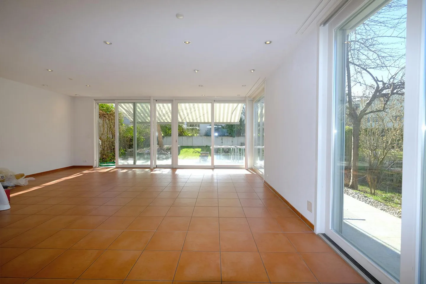 Modern 5.5-room semi-detached house with large garden in Gockhausen - Photo 4 of 27