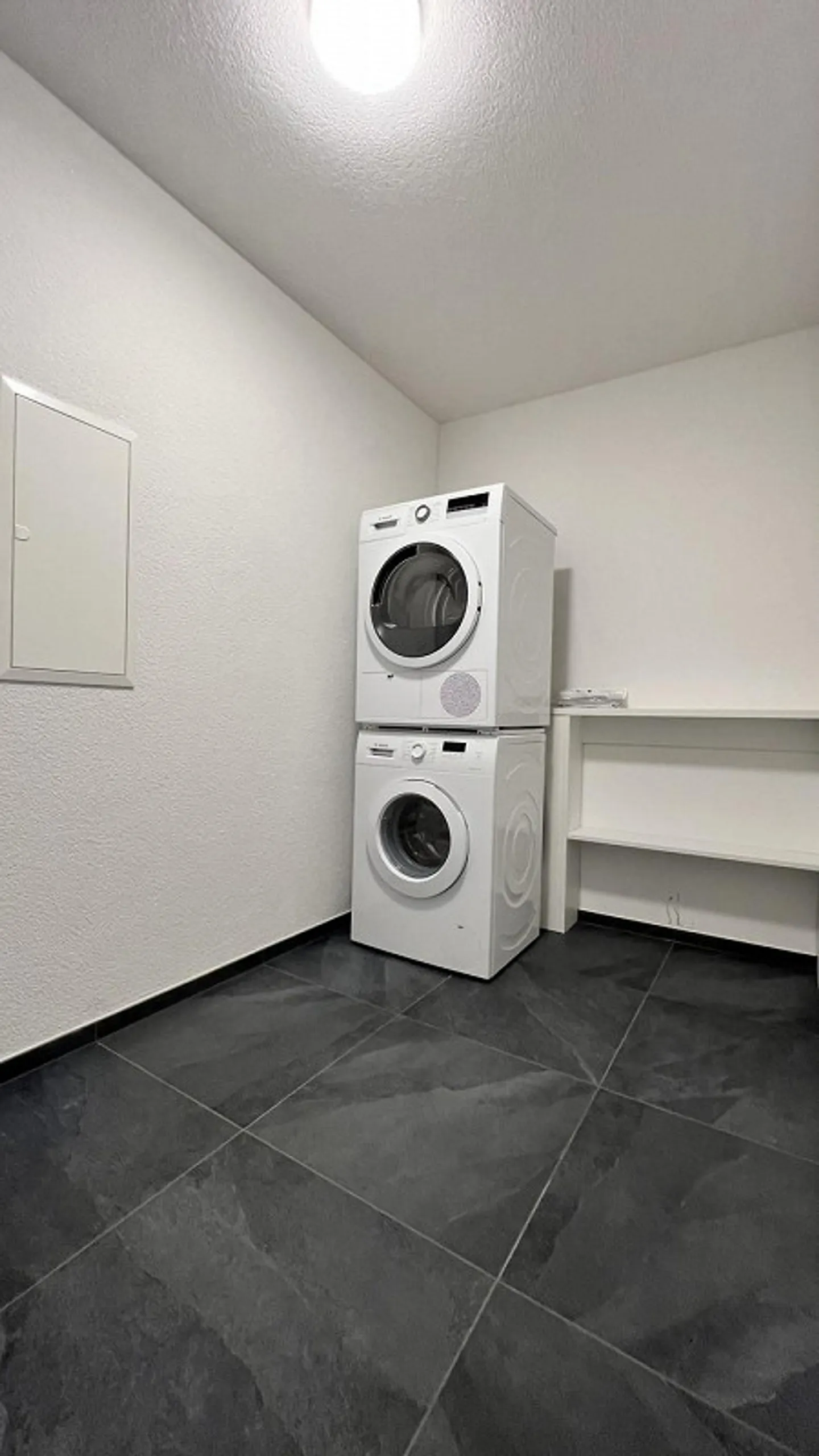 Appartement 2.5 pièces presque neuf dans un emplacement central - Photo 5 sur 7