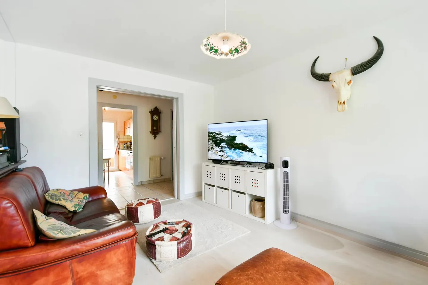 Spacious 5-Room Apartment - Photo 2 of 9