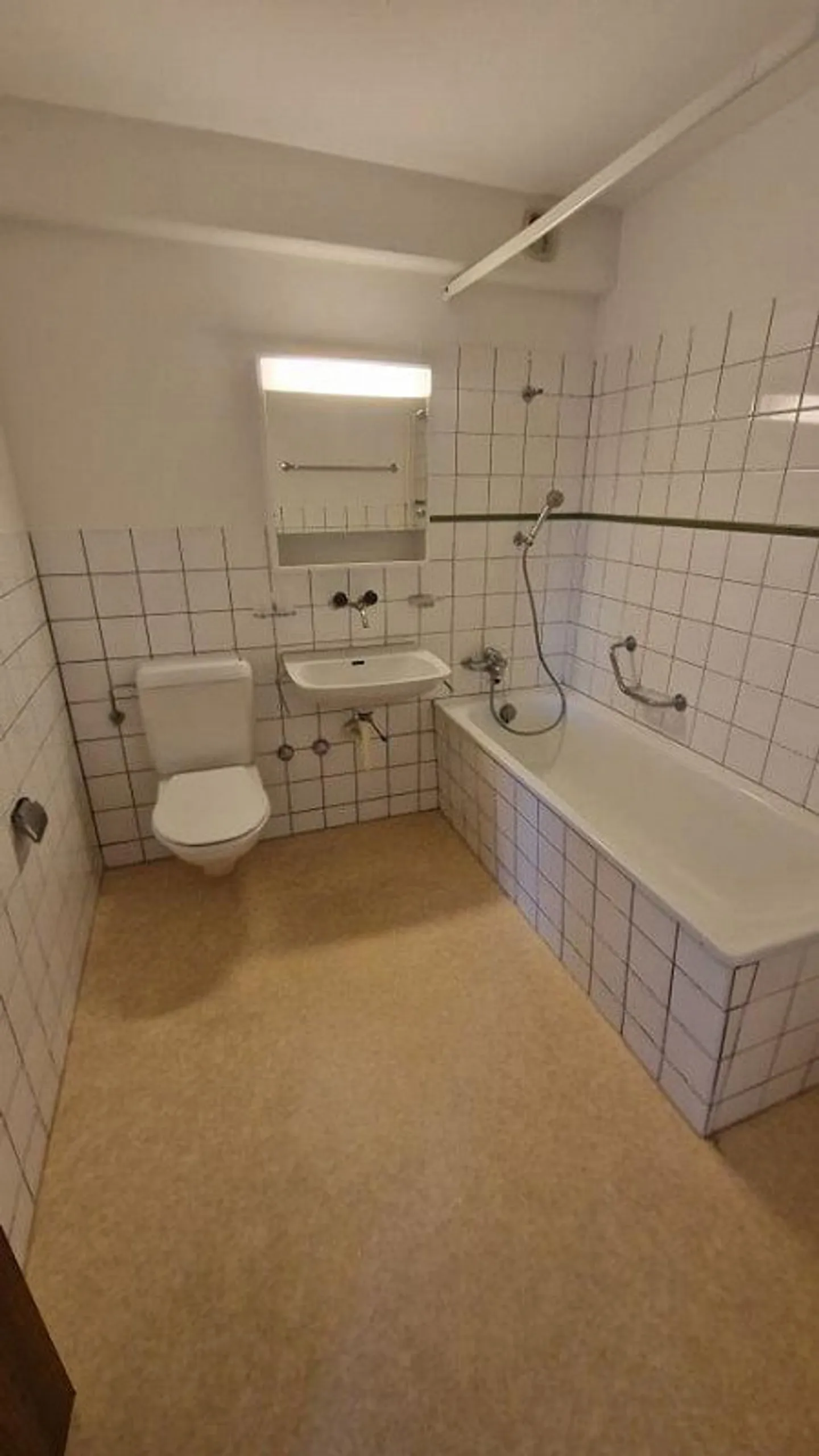 Appartement lumineux de 2 pièces avec 2 balcons - Photo 2 sur 5