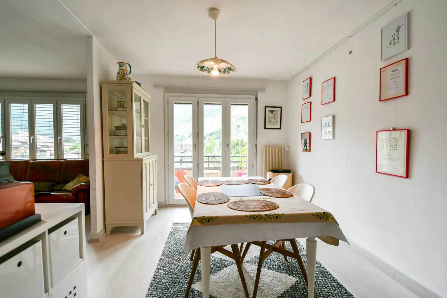 Spacious 5-Room Apartment - Photo 4 of 9