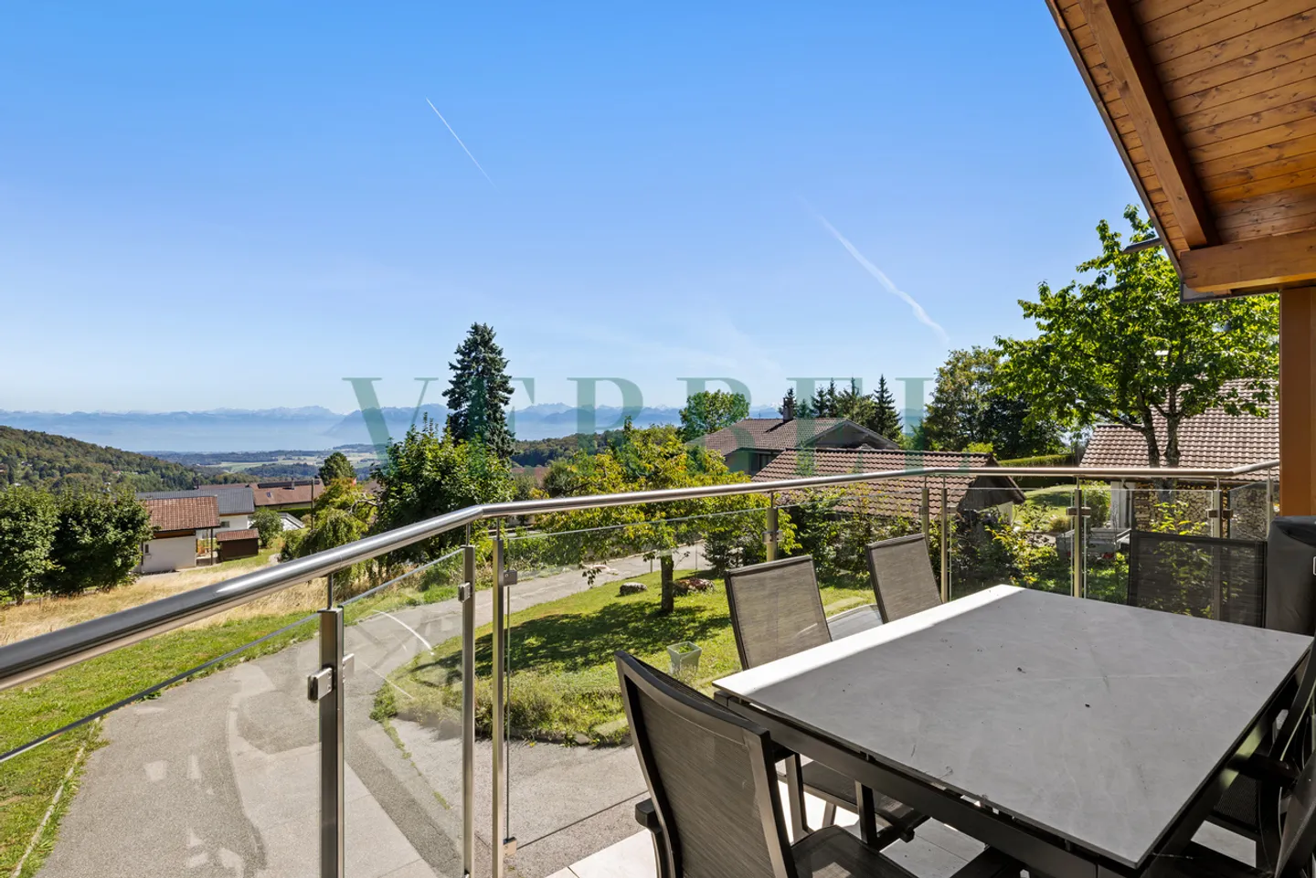 Villa-chalet: un'eccezionale cornice tra lago e montagne - Foto 1 di 10