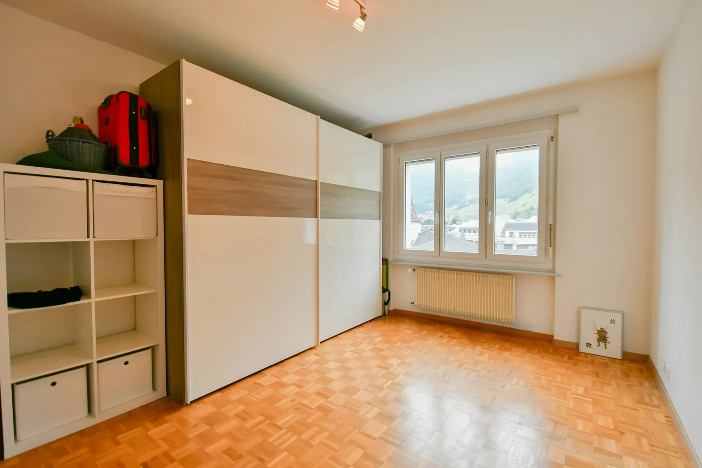 Spacious 5-Room Apartment - Photo 7 of 9