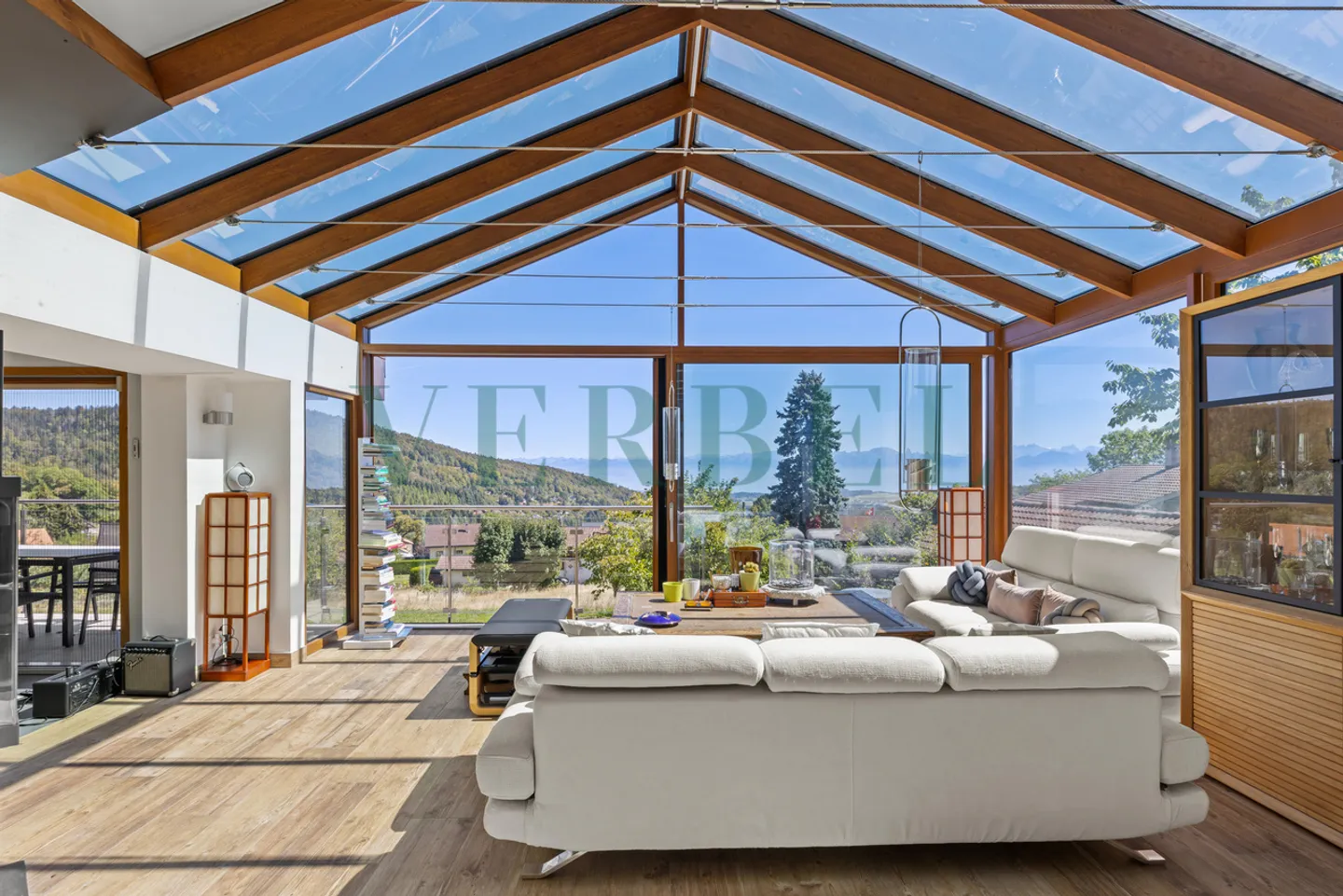 Villa-chalet: un'eccezionale cornice tra lago e montagne - Foto 5 di 10