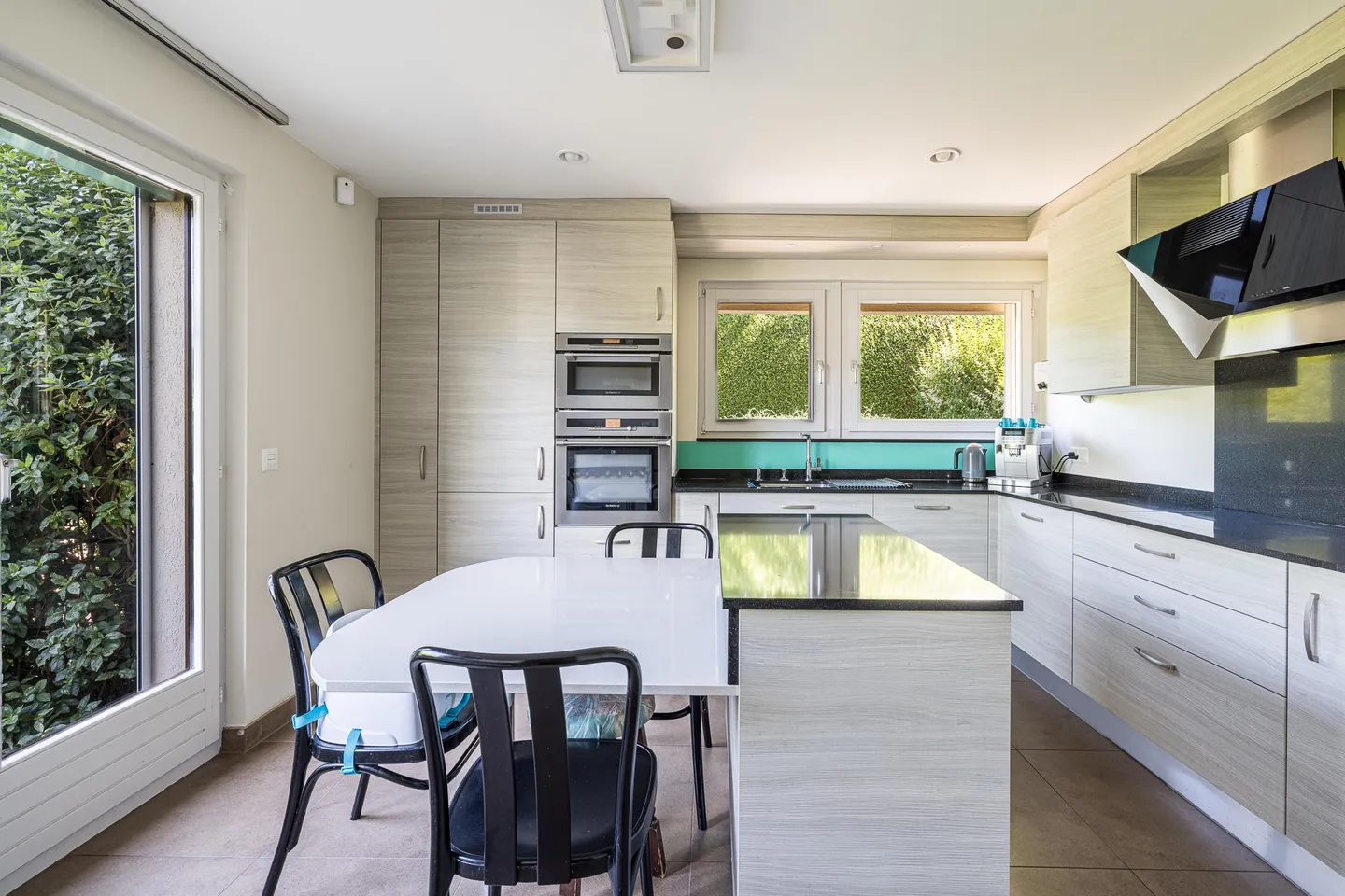 Charming Semi-Detached House - Photo 3 of 7