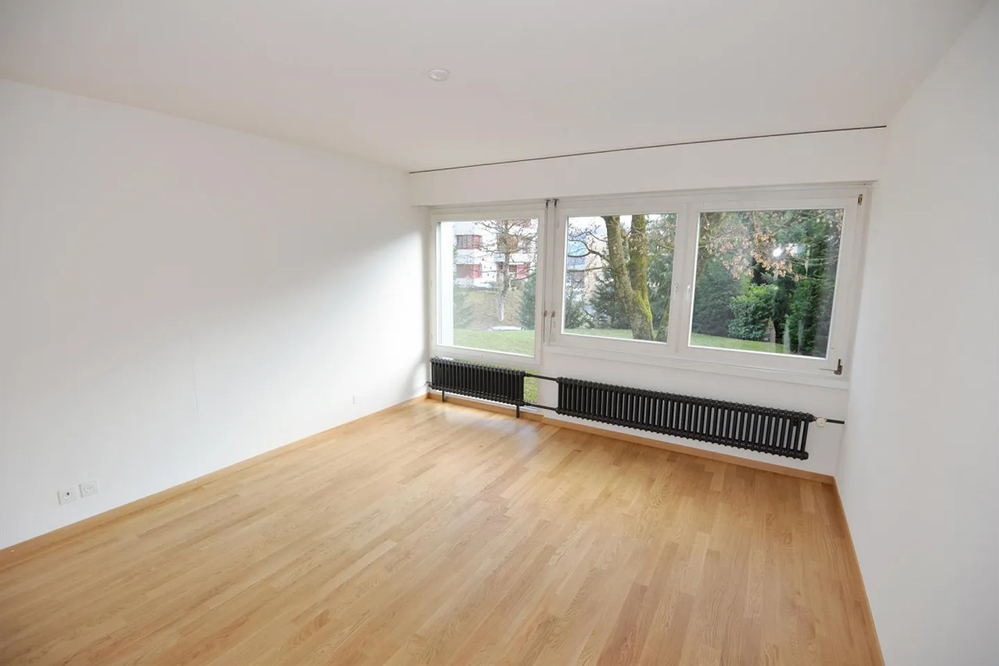 Your new home with large garden seating area - Photo 7 of 10