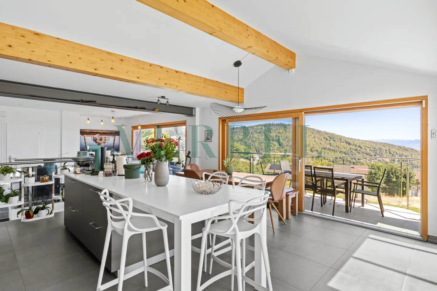 Villa-chalet: un'eccezionale cornice tra lago e montagne - Foto 7 di 10