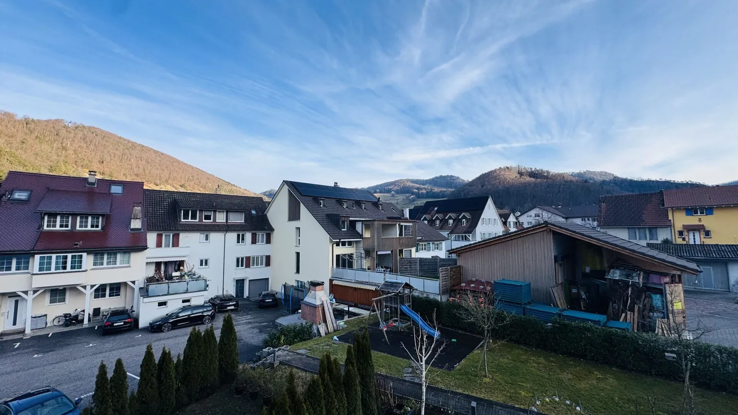 Maisonette di 4,5 stanze con balcone, 2 bagni, 2 posti auto in garage, torre di lavaggio e cantina - disponibile immediatamente - Foto 10 di 22