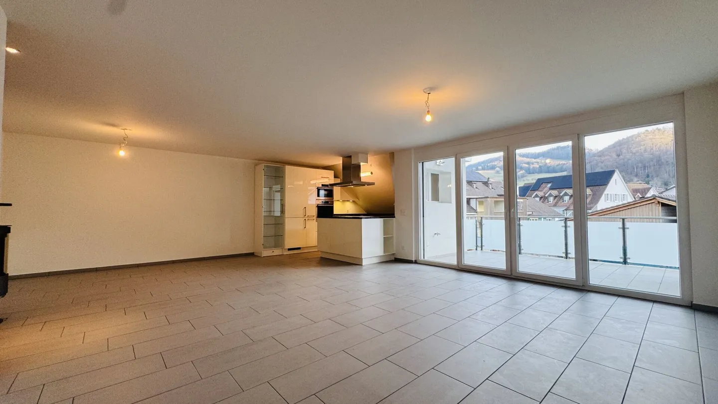 Maisonette di 4,5 stanze con balcone, 2 bagni, 2 posti auto in garage, torre di lavaggio e cantina - disponibile immediatamente - Foto 11 di 22