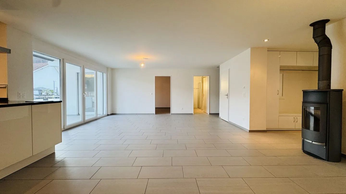 Maisonette di 4,5 stanze con balcone, 2 bagni, 2 posti auto in garage, torre di lavaggio e cantina - disponibile immediatamente - Foto 12 di 22