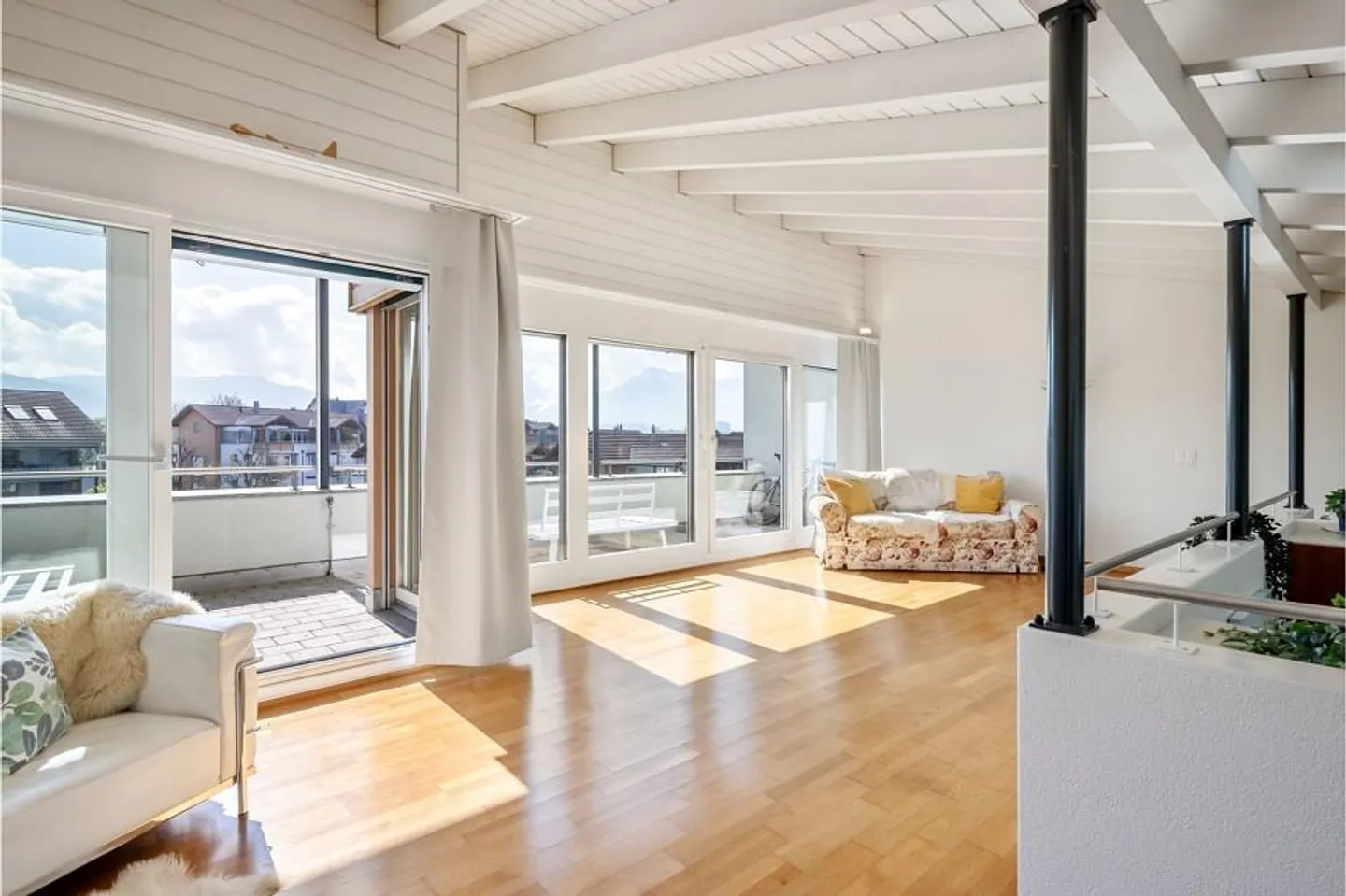 Dreamlike 4.5-room maisonette apartment with terrace, mountain view - Photo 1 of 6