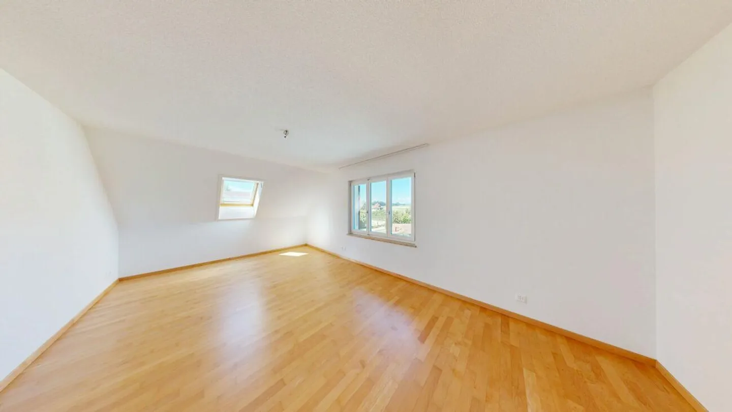 Moderne 3.5-Zimmer-Dachwohnung mit hohem Ausbaustandard - Foto 7 von 15