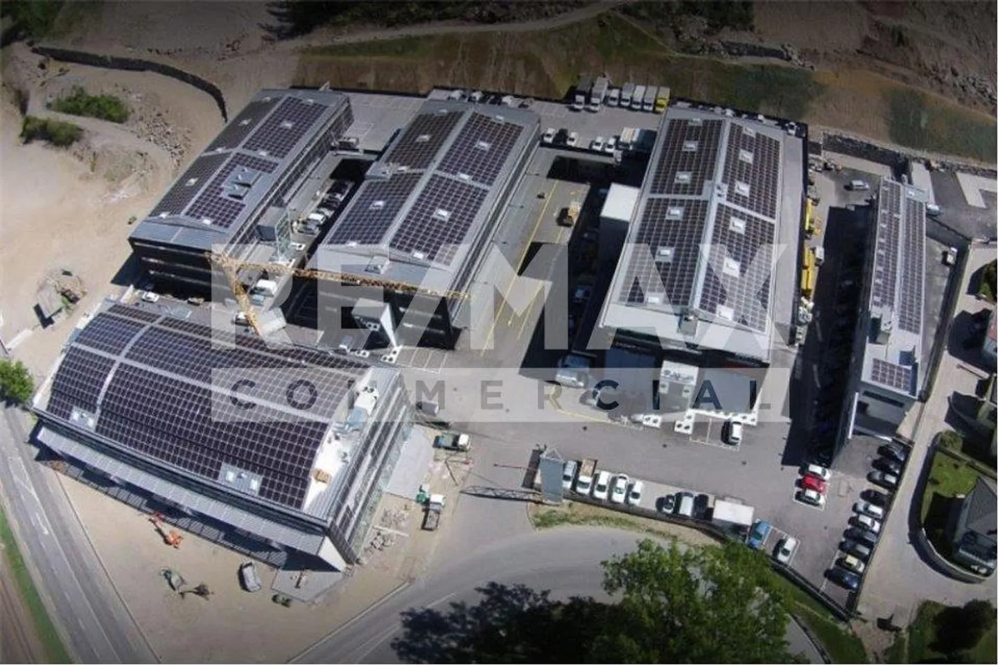 Large commercial spaces in the CAST-CASTIONE Center - Photo 3 of 13
