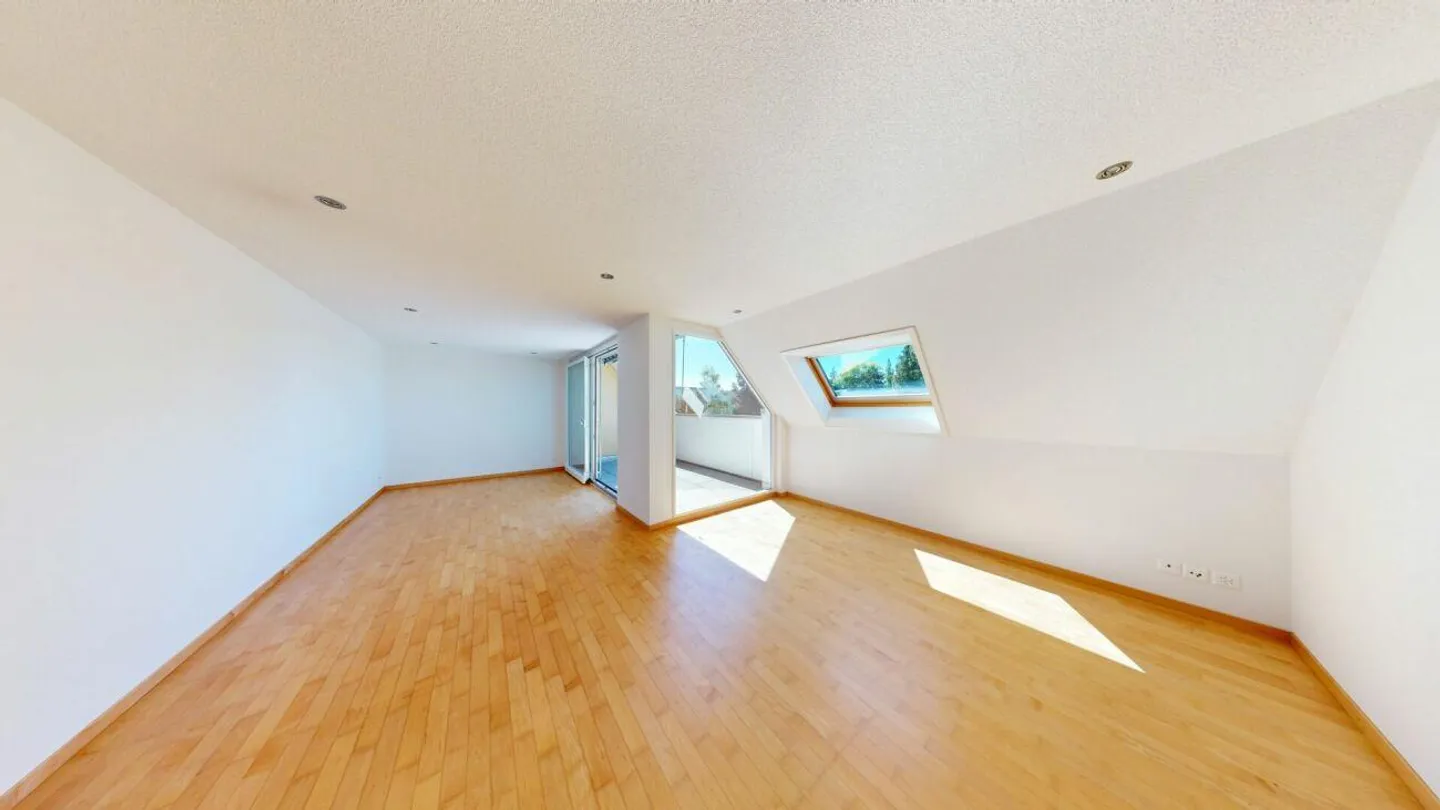 Moderne 3.5-Zimmer-Dachwohnung mit hohem Ausbaustandard - Foto 8 von 15