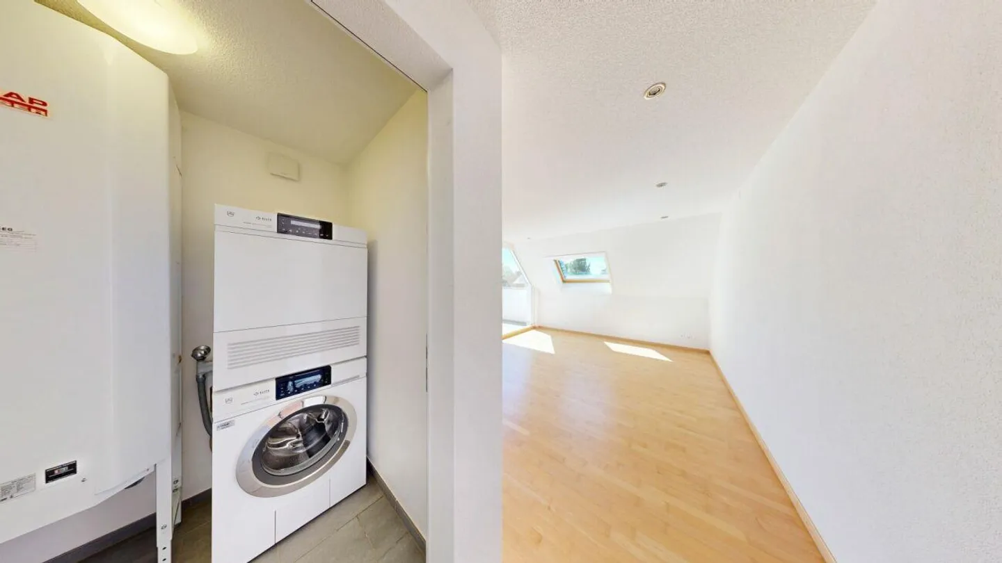 Moderne 3.5-Zimmer-Dachwohnung mit hohem Ausbaustandard - Foto 11 von 15