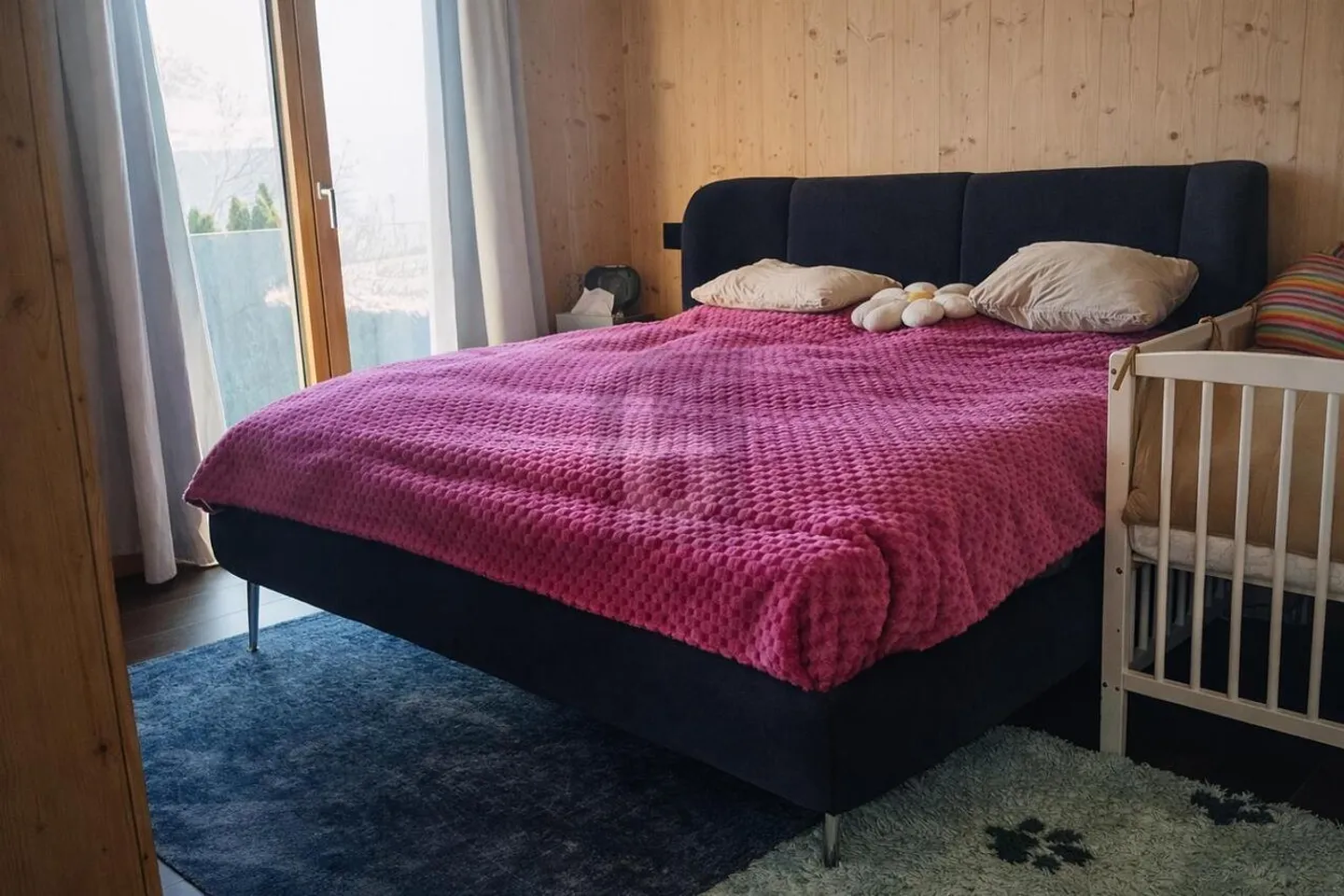 MODERN, BRIGHT & WITH PANORAMA - Photo 4 of 6